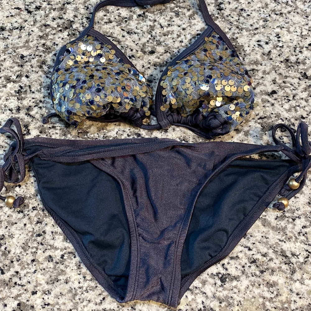 Target swimsuit. Top size medium. Bottom size medium.